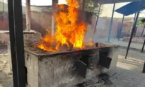 Amidst COVID-19 Surge, Indian Startup Uses Cow Dung Logs to Cremate Poor