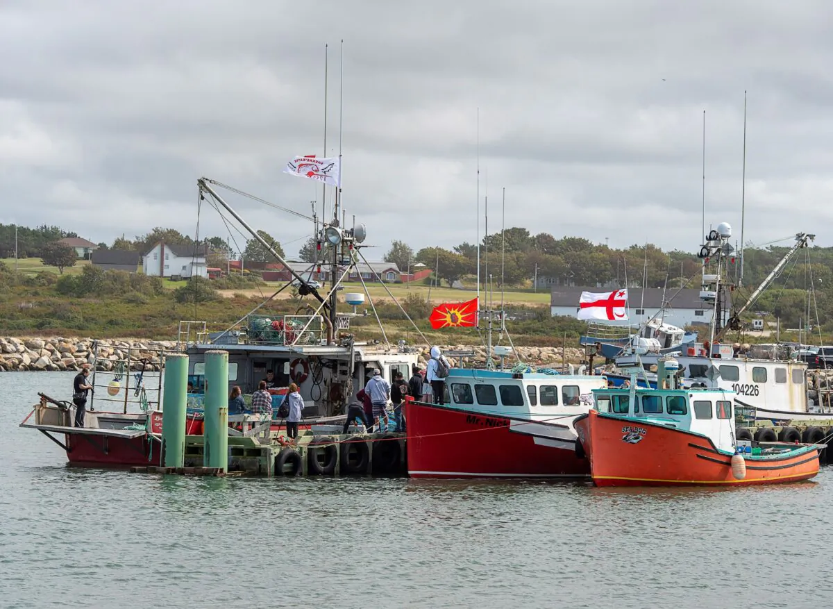 Members of the Sipekne'katik First Nation prepare to go fishing in Saulnierville, N.S., on Sept. 17, 2020. (The Canadian Press/Andrew Vaughan)
