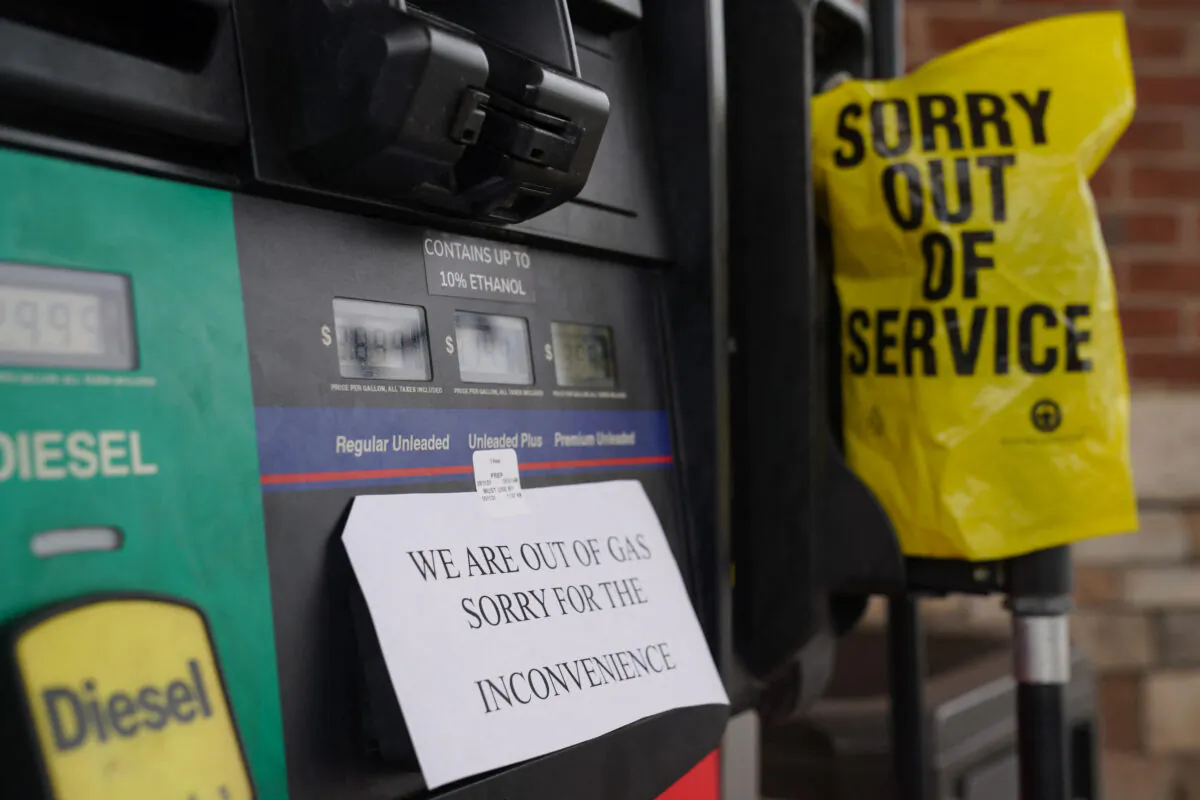 A sign tells customers that no gas is available at a gas station in Smyrna, Georgia, on May 11, 2021. (Elijah Nouvelage/AFP via Getty Images)
