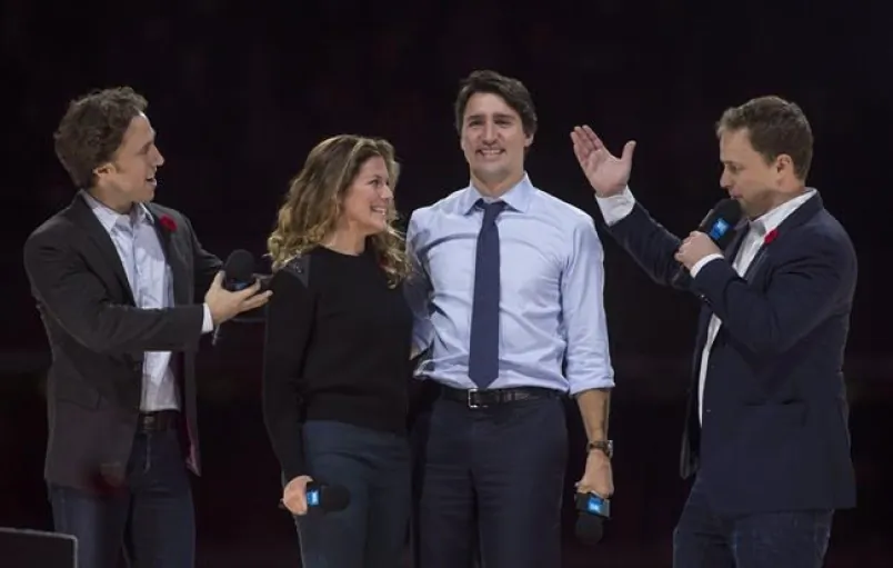 Co-founders Craig (left) and Marc Kielburger introduce Prime Minister Justin Trudeau and his wife Sophie Gregoire-Trudeau as they appear at the WE Day celebrations in Ottawa on November 10, 2015. (Adrian Wyld/The Canadian Press)
