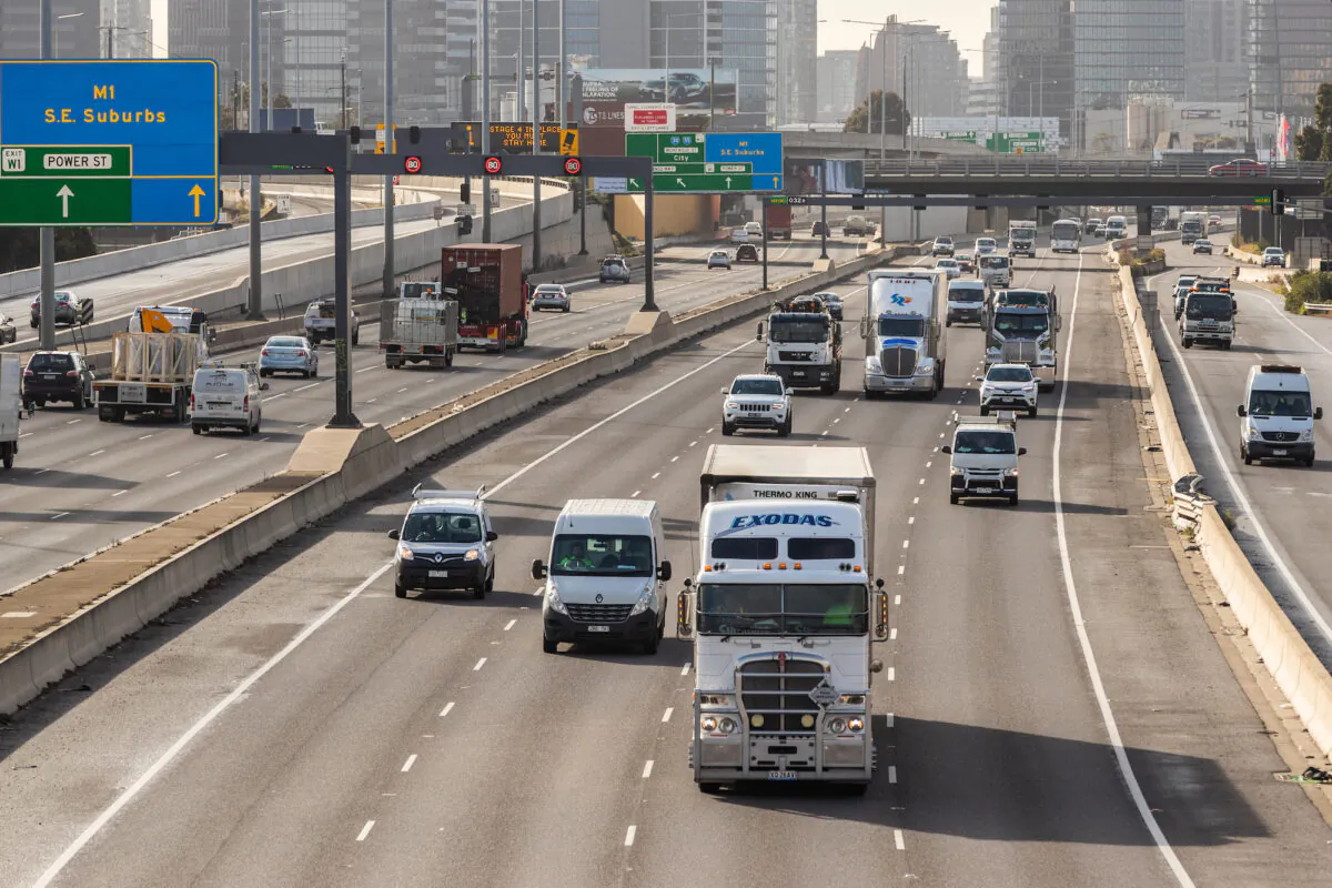 A general view of commuters and heavy transport vehicles traveling on the M1 freeway in and out of the city on August 06, 2020 in Melbourne, Australia. (Asanka Ratnayake/Getty Images)