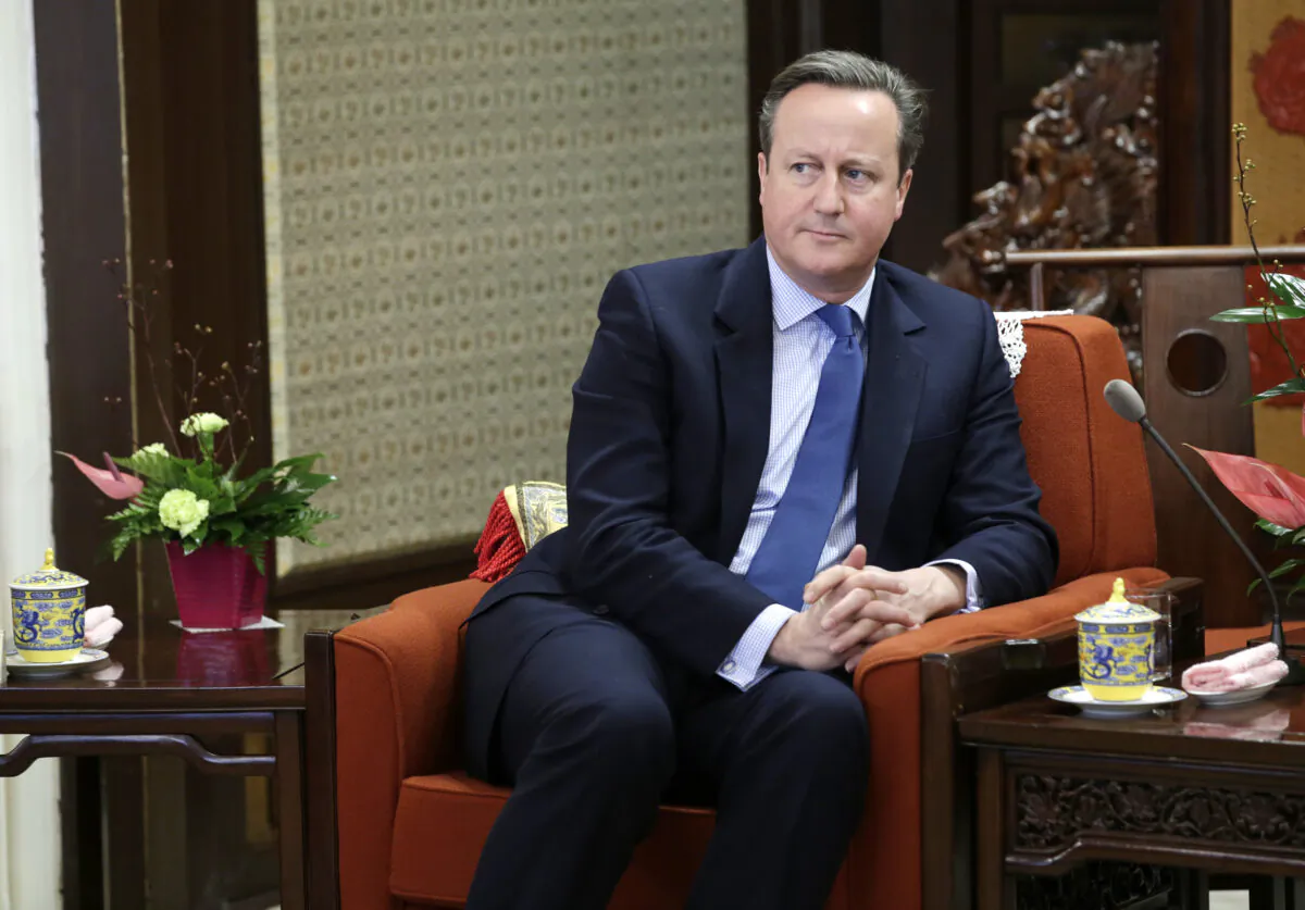 Former British Prime Minister David Cameron meets China's Premier Li Keqiang at Zhongnanhai leadership compound, in Beijing, China, on Nov. 27, 2018. (Jason Lee/Pool Photo via AP)