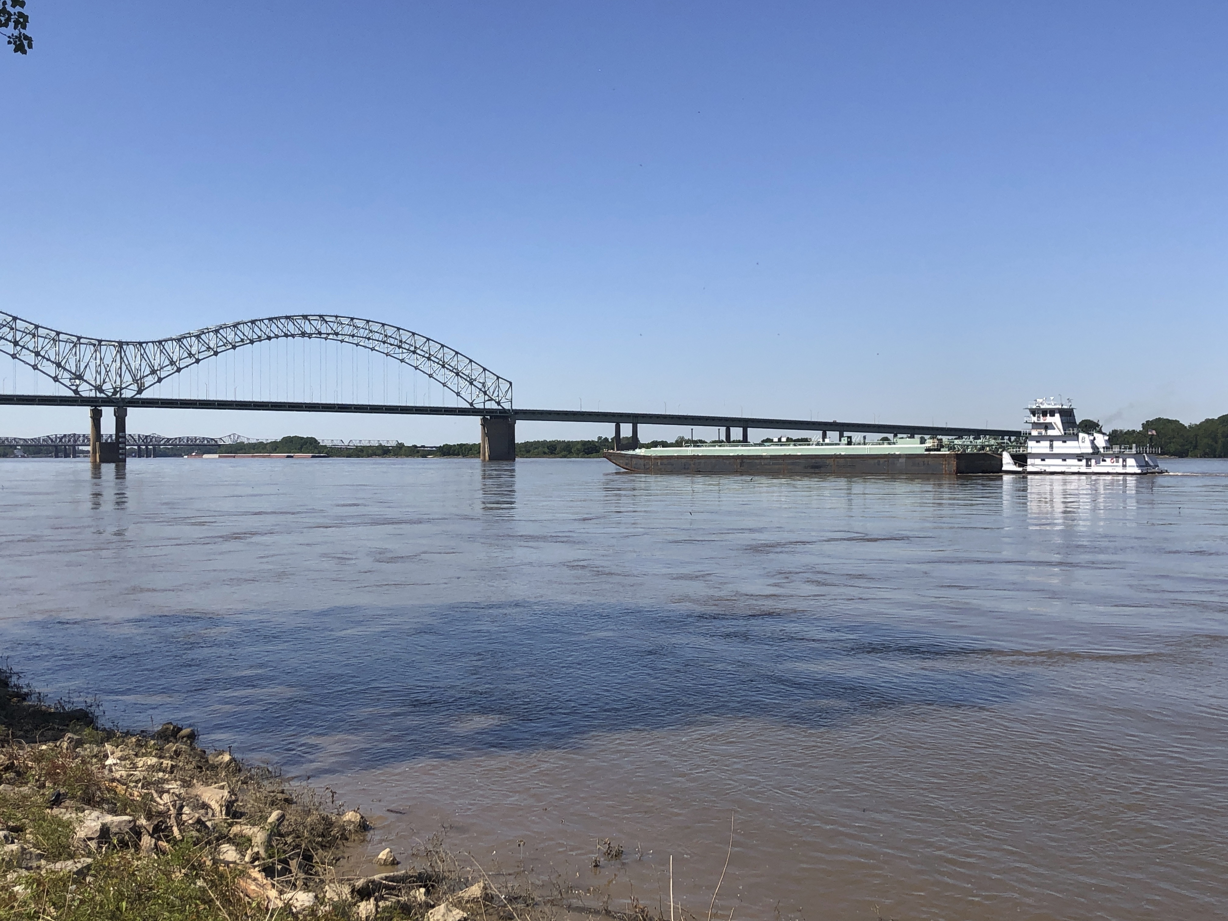 Mississippi River Traffic Resumes Under Damaged Bridge - Vimarsana News