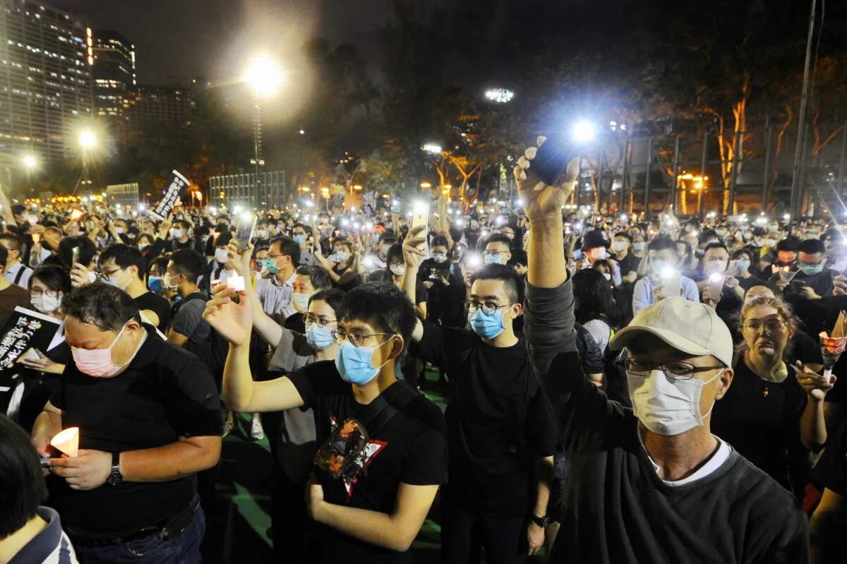 Thousands of participants take part in a memorial vigil in Victoria Park on June 4, 2020 in Hong Kong, China to honor the victims of the 1989 Tiananmen Square massacre. (Sung Pi-lung/The Epoch Times)