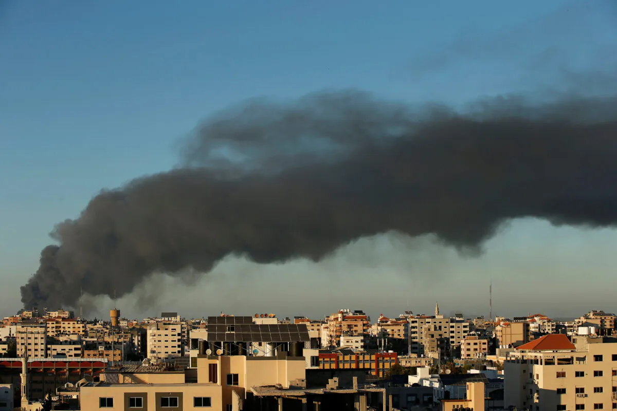 Smoke rises amid a flare-up of Israeli–Palestinian conflict, in Gaza, on May 15, 2021. (Suhaib Salem/Reuters)
