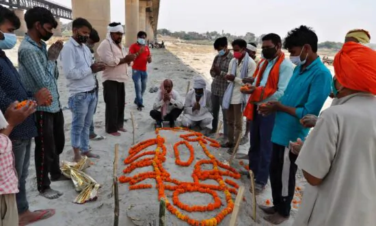 Hundreds of Bodies Found Buried Along Indian Riverbanks