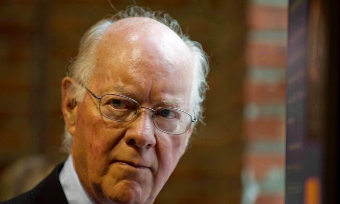 Ret. justice John H. Gomery attends a news conference in Montreal in this August 10, 2009 photo. Gomery, the judge who led a public inquiry that helped sink a federal government, has died at age 88. (Graham Hughes/The Canadian Press)