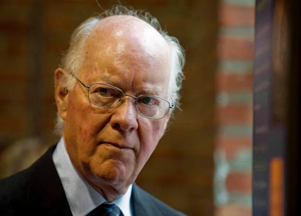 Ret. justice John H. Gomery attends a news conference in Montreal in this August 10, 2009 photo. Gomery, the judge who led a public inquiry that helped sink a federal government, has died at age 88. (Graham Hughes/The Canadian Press)