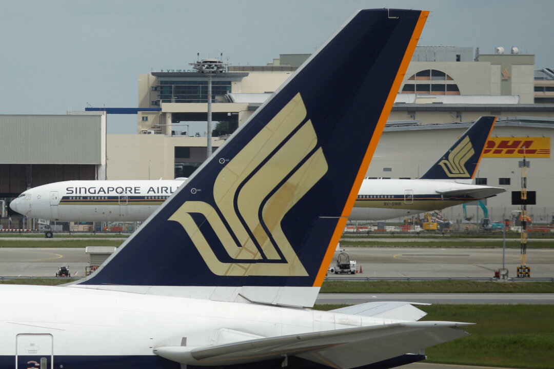 Singapore Moves Toward ‘Living With COVID-19,’ Eases Border Restrictions for Fully Vaccinated Travelers