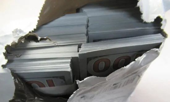 Border Officials Seize $685,000 in Counterfeit Currency From China