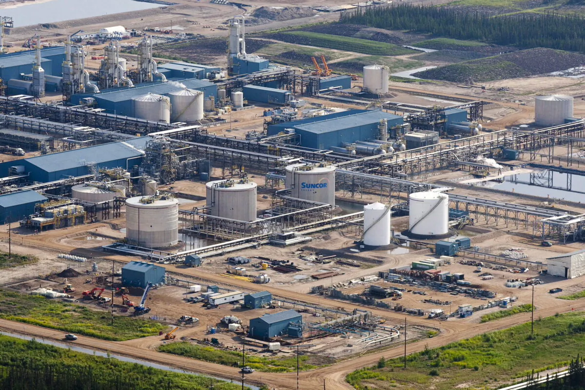 A Suncor oilsands facility is seen near Fort McMurray, Alta., in a file photo. (The Canadian Press/Jeff McIntosh)