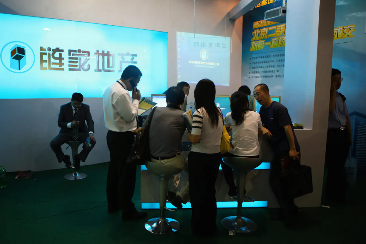 Lianjia, China’s popular property brokerage brand founded by Zuo Hui, at the 2009 Beijing Autumn Real Estate Trade Fair in Beijing, China, on Sept. 4, 2009. (Feng Li/Getty Images)