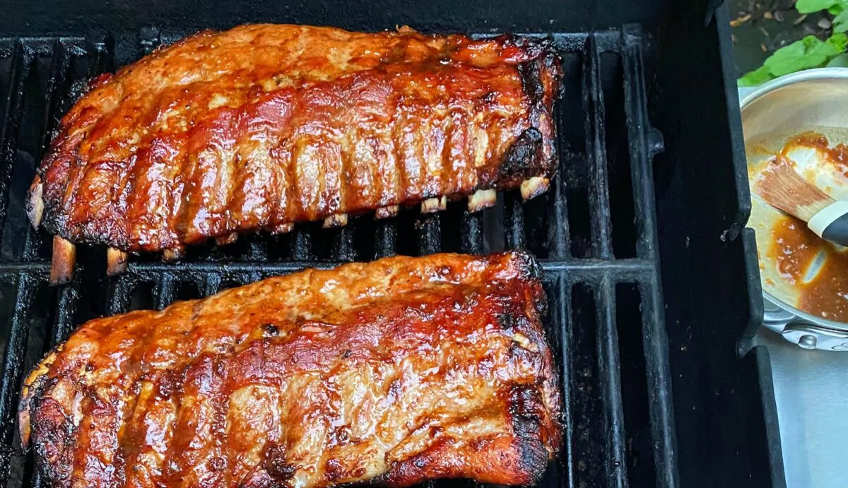 A simple spice rub drives in more flavor to these ribs, which get a final baste and garnish with a smoky chipotle-laced barbecue sauce. (Lynda Balslev for Tastefood)