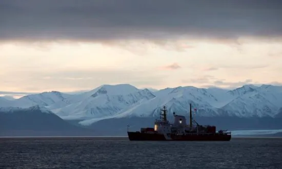 Report Calls for Risk Mitigation for Vessels in Canadian Arctic After Ship Grounded