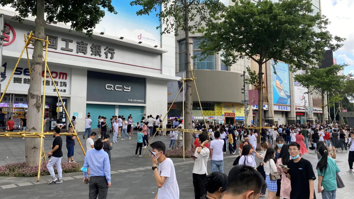 People gather outside the 73-storey SEG skyscraper in Shenzhen, China on May 18, 2021. ( Weibo/@Shaguo Dabao Tou/via Reuters)