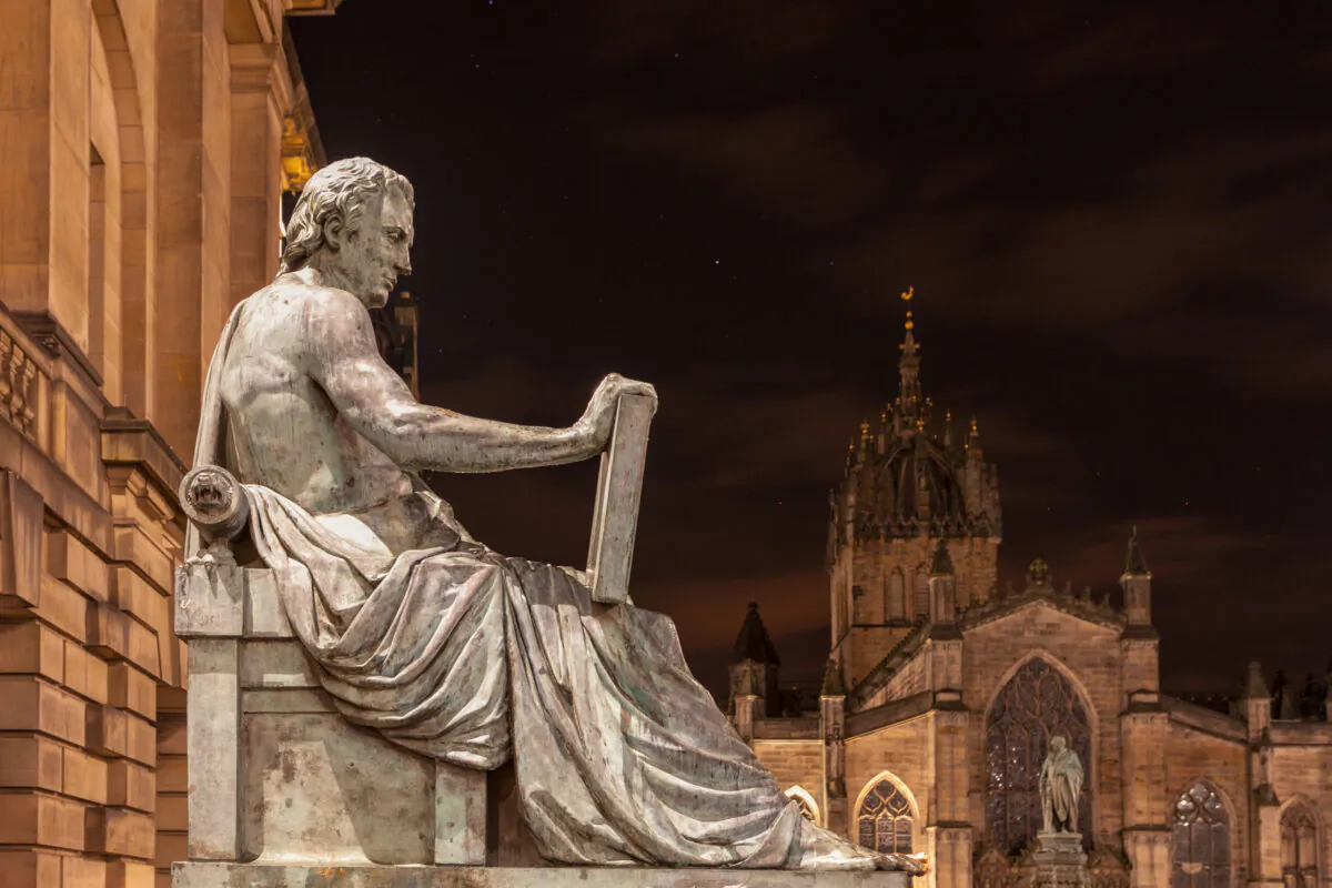 Statue of Scottish Philosopher David Hume (1711–1776) by Alexander Stoddart at one of the prominent landmarks on the Royal Mile in Edinburgh, Scotland, on Oct. 26, 2013. (Bandan via Wikimedia Commons/CC BY-SA 3.0)