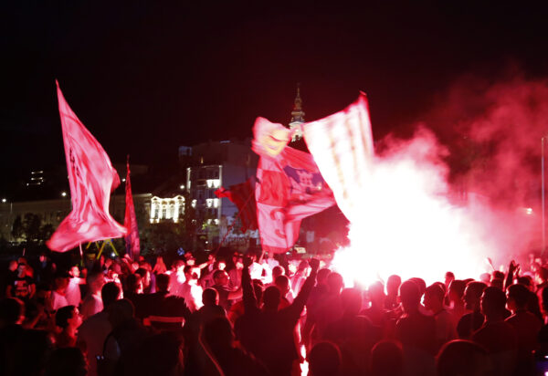 red-star-fans-celebrate