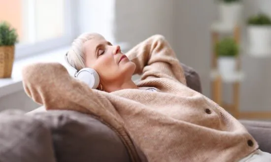 Sync Pink Noise With Brain to Get Better Deep Sleep