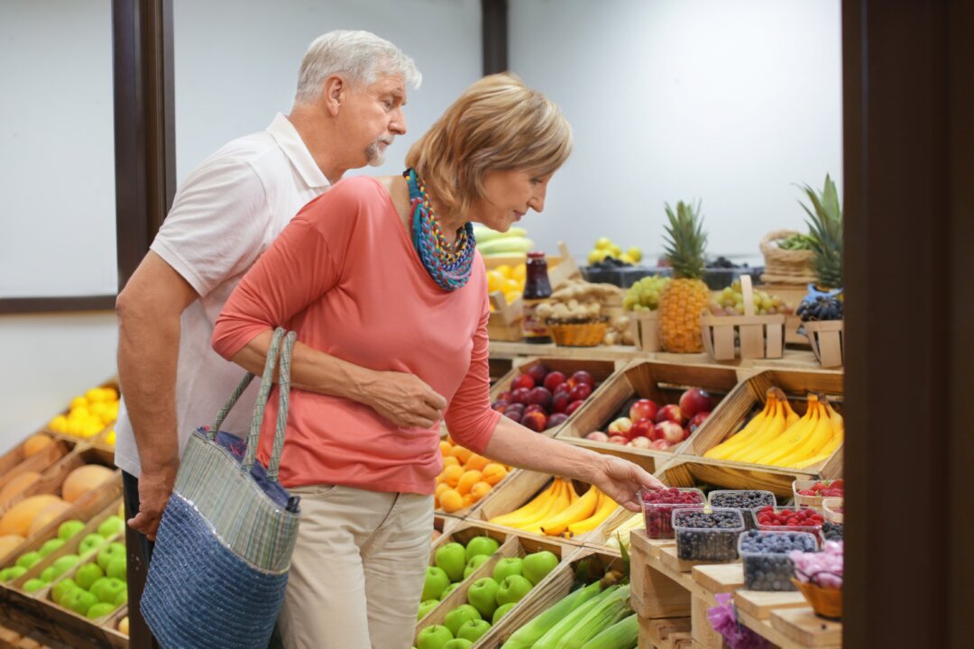 Some so-called superfoods are expensive and exotic, but others carry a credible claim to
the title—without the high cost. (Africa Studio/Shutterstock)