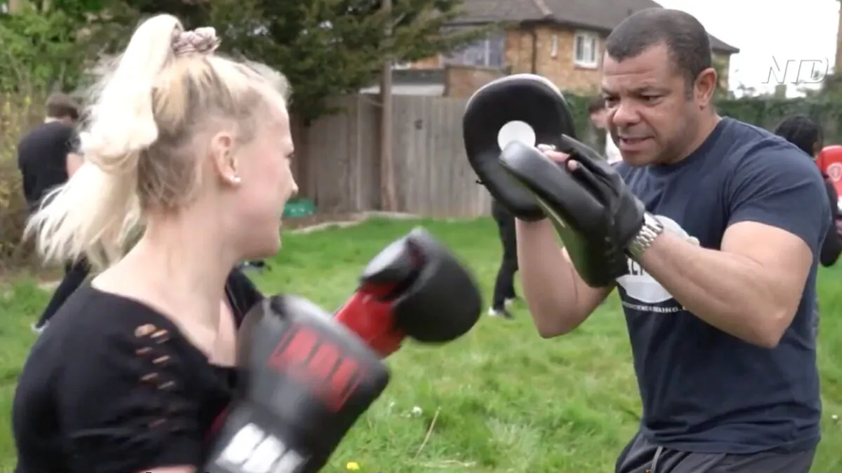 Harmonii Brown takes a boxing lesson from Leroy Nicholas in London on May 2, 2021. (Screenshot/NTD)