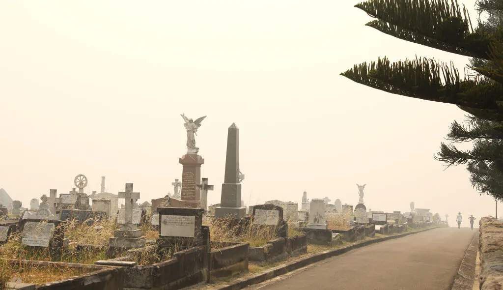 Smoke haze is seen over Clovelly cemetery on December 10, 2019 in Sydney, Australia. (Mark Kolbe/Getty Images)