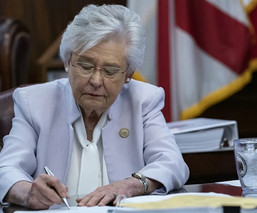 Alabama Gov. Kay Ivey signs a bill into law to ban vaccine passports on May 24, 2021. (Courtesy of Gov. Kay Ivey's Office)
