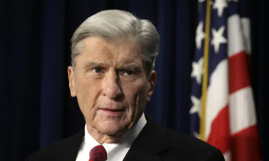 Former Virginia Republican Senator John Warner Dies at 94
