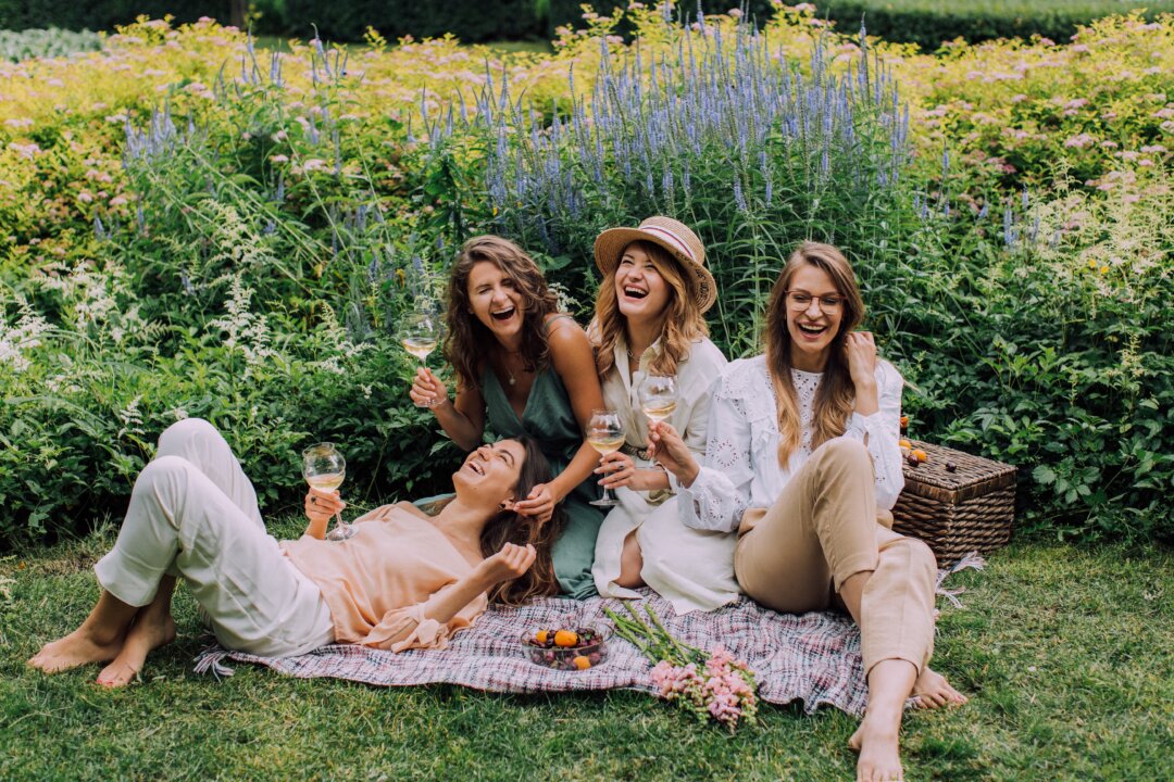 Having
friends and
mentors who
really understand you
can give you
support and
an antidote
to the stress
of life. (Elly Fairytale/Pexels)