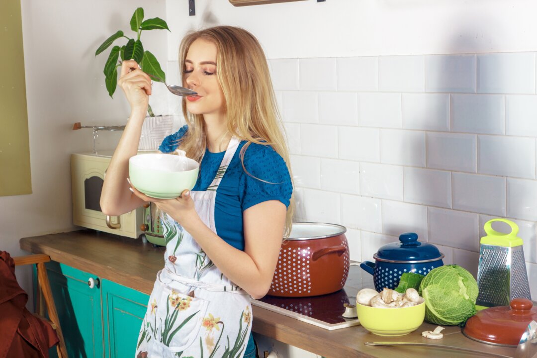 For optimal weight-loss and health benefit, focus on soups with
fresh, whole ingredients—not processed, canned varieties. (Stas Ponomarencko/Shutterstock)