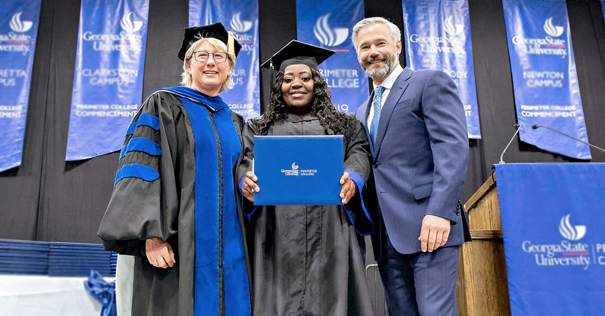 Uber Passenger Helps Single Mom Driving the Taxi Clear Debt and Graduate College - Vimarsana News