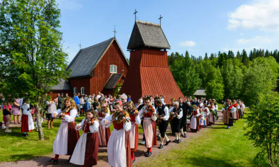 Summer, Shakespeare, Mendelssohn, and Weddings