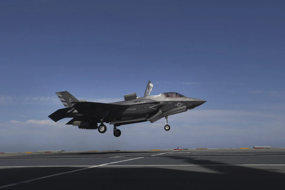 A pilot manoeuvres an F-35 jet as military personnel participate in a NATO exercise on the aircraft carrier HMS Queen Elizabeth off the coast of Portugal, on May 27, 2021. (Ana Brigida /AP Photo)
