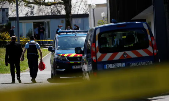 French Policewoman Stabbed by Ex-Prisoner on Potential Threat Watch List