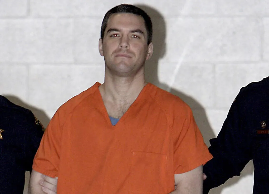 Scott Peterson is escorted by two San Mateo County Sheriff deputies to a waiting van in Redwood City, Calif., on March 17, 2005. (Justin Sullivan via AP/Pool/File)
