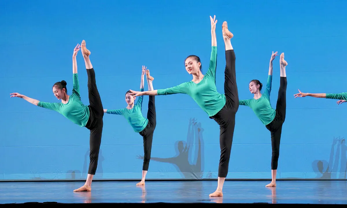 A showcase of Shen Yun dance techniques. (Courtesy of ShenYunCreations.com)