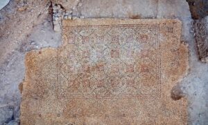 Man in Rutland, UK, Stumbles on 1,700-Year-Old Roman Mosaic of Achilles and Ancient Villa in Farmer’s Field