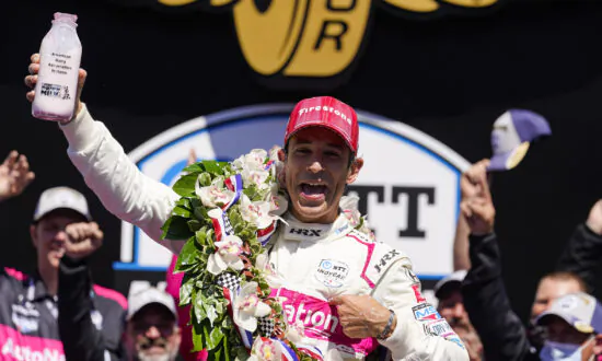 Castroneves Wins Indy 500 for 4th Time