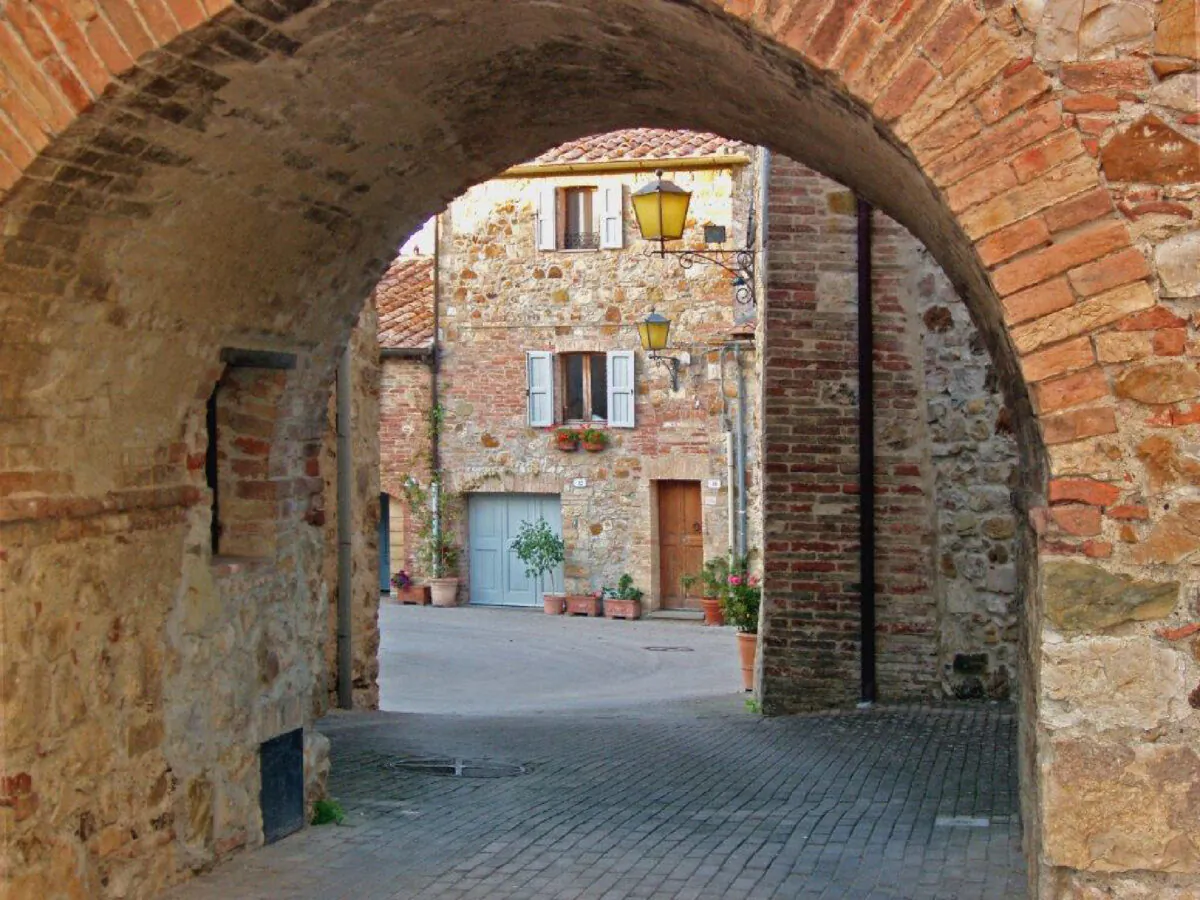 The entrance to tiny Murlo is typical of medieval villages in Tuscany. (Courtesy of Victor Block)
