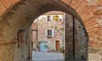 Sipping Vino and Savoring Vistas in Tuscany