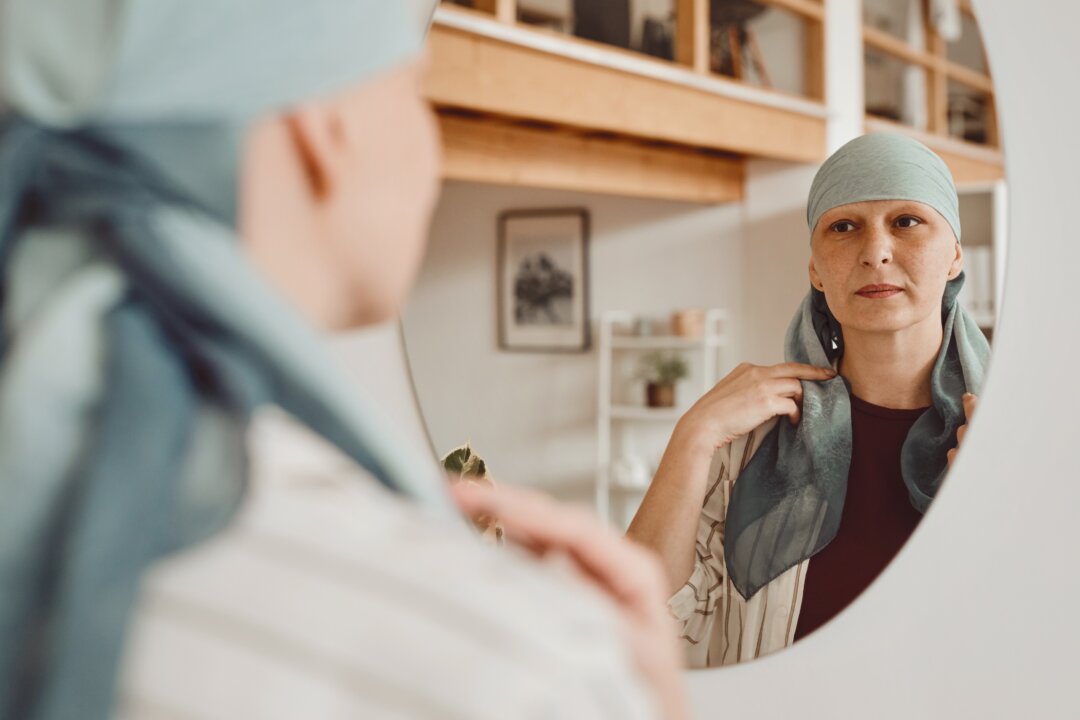 a cancer
diagnosis can
prompt us to
reconsider
what is
important,
like our
relationships
or art, and
focus our
attention
there. (SeventyFour/Shutterstock)