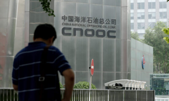 CNOOC Surges in Shanghai Debut; Chinese Oil Giant to Leave US, UK Projects