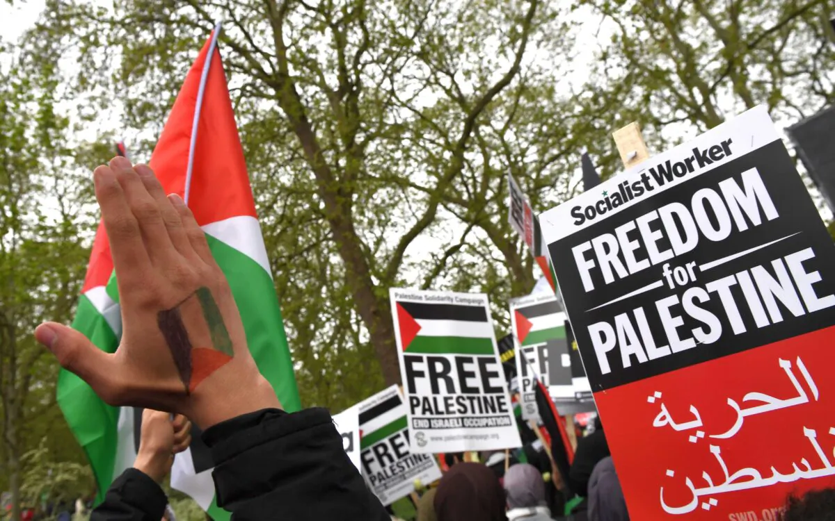 Protesters attend a rally to express solidarity with Palestine at Marble Arch in London, England, on May 15, 2021. (Chris J. Ratcliffe/Getty Images)