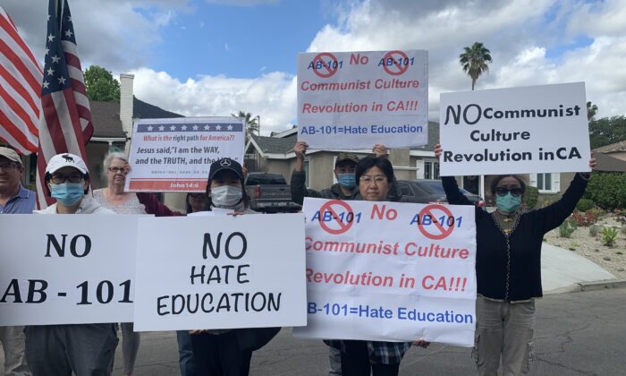 Parents protest against Assembly Bill 101 in California on April 26, 2021. (Linda Jiang/The Epoch Times)