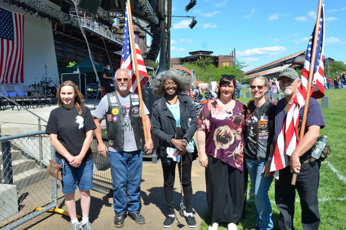 Jenny Pacanowski (3rd right), founder of Women Veterans Empowered & Thriving, a veteran service organization, and her fellow veterans attended Memorial Day Celebration in Bethlehem, Pa., on May 31, 2021. (Frank Liang/The Epoch Times)