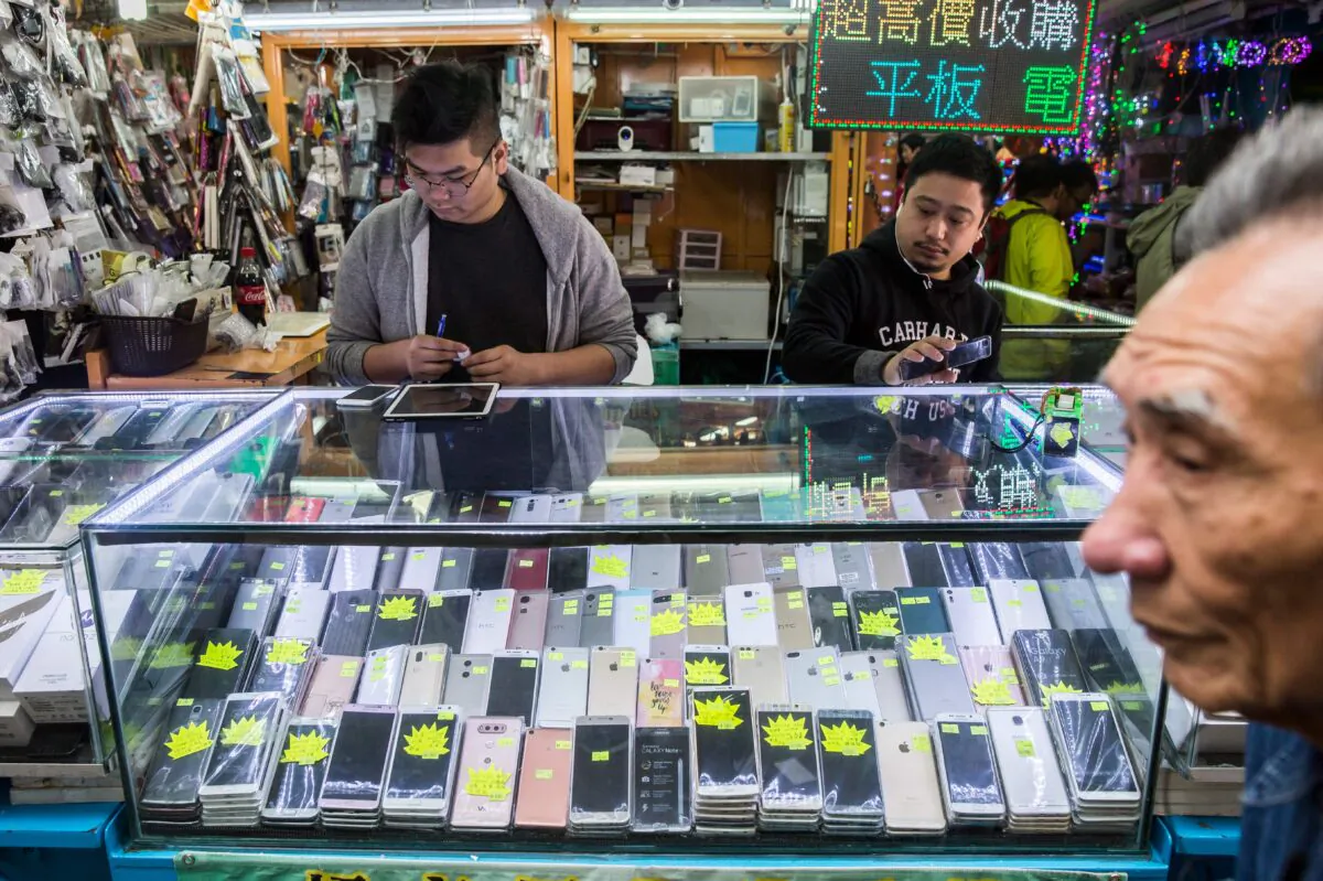 Workers in a secondhand mobile phone store in the Sham Shui Po district of Hong Kong on Jan. 13, 2017. (Isaac Lawrence/ AFP via Getty Images)