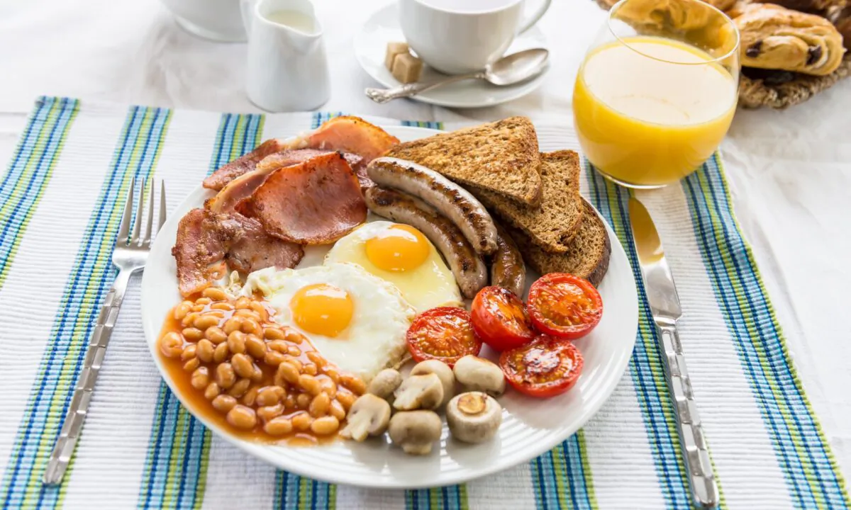 Though the components vary—and are often hotly debated—the English breakfast is considered one of the UK's greatest culinary traditions. (Anna Mente/shutterstock)
