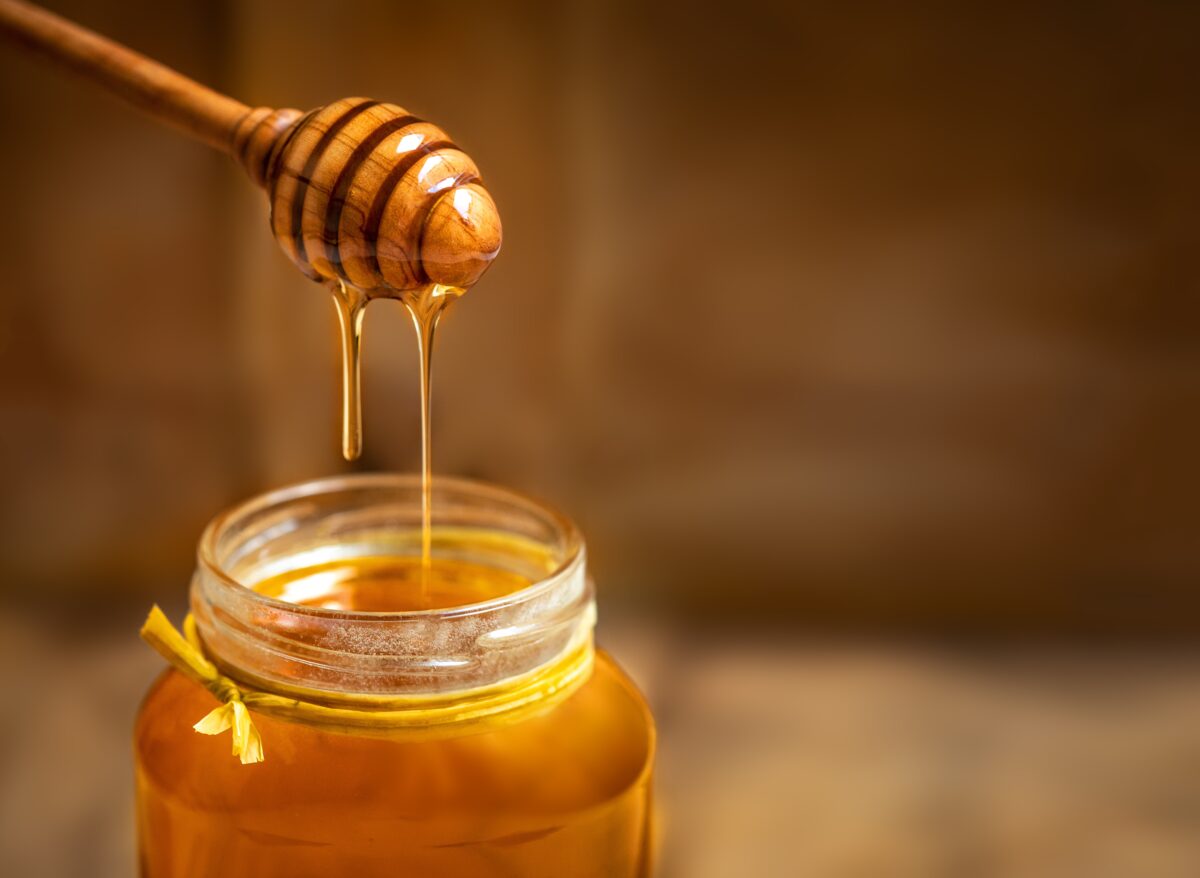 Manuka honey is antiviral, antifungal, and active against 80 different species of bacteria. (Natali Zakharova/Shutterstock)