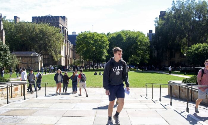 Students walk through the campus of Yale University in New Haven, Conn., on Sept. 27, 2018. (Yana Paskova/Getty Images)