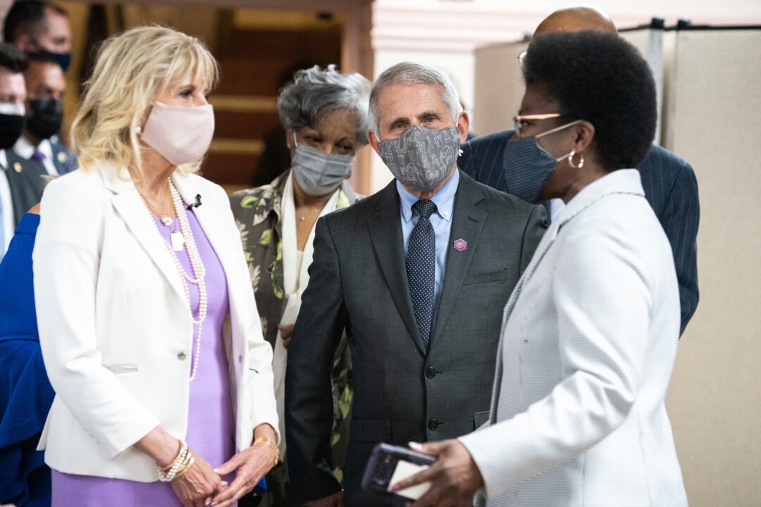 Fauci, First Lady Visit Vaccination Clinic as Protesters Call for Firing