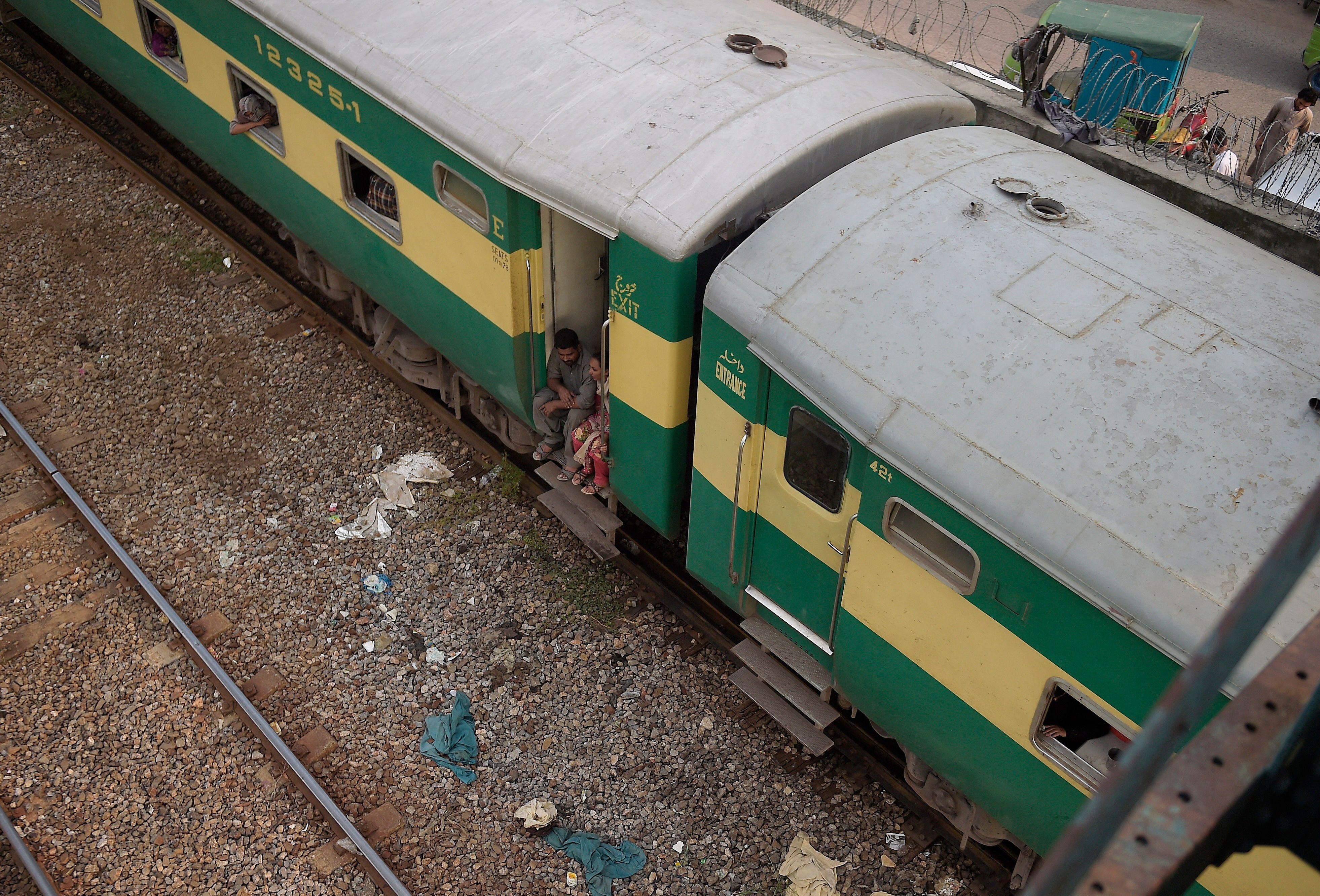 2 Trains Collide in Southern Pakistan, Killing More Than 30: Officials - Vimarsana News